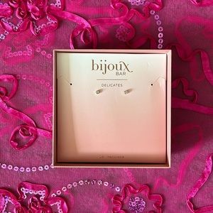 NWT bijoux bar diamond/crystal stud earrings